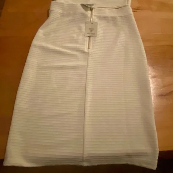 Guess set - Picture 3 of 3